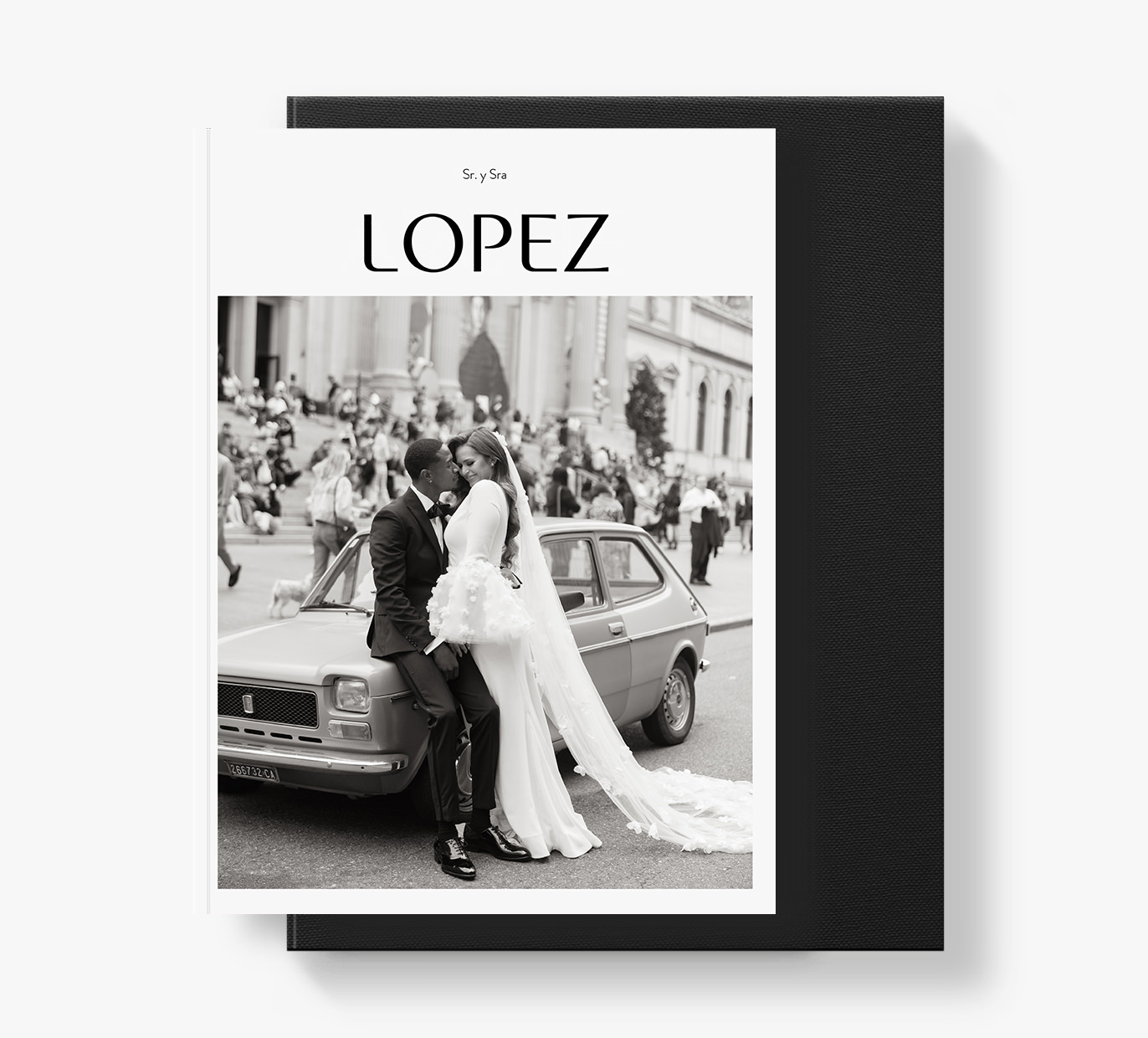 Capa em preto e branco de uma revista de casamento MILK.